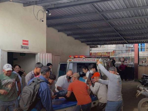 La persona fallecida fue identificada como César Flores, mientras que el herido responde al nombre de Ovania Banegas.