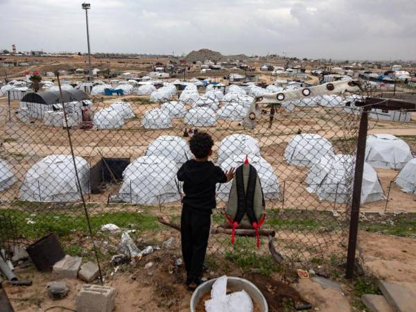 Según la agencia de noticias palestina Wafa, el cadáver de la niña de seis años, identificada como Mena Nabil Abu Labda, llegó ya sin vida al complejo médico Naser.