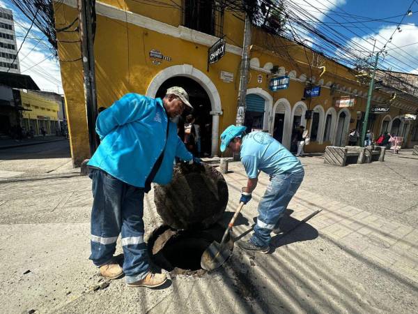 Las cuadrillas de la gerencia de Agua y Saneamiento explicaron que se mantienen en la fase las inspecciones técnicas en el centro de la capital.