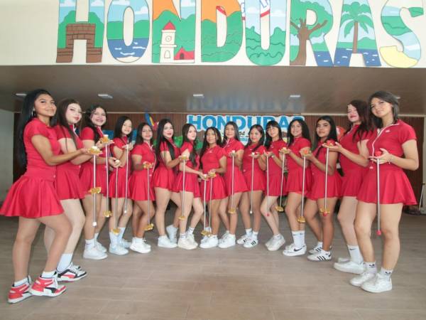 A pocas horas de que las calles se llenen de civismo y música, las palillonas del Instituto Monterrey afinan los últimos detalles para convertirse en una de las principales atracciones de los desfiles patrios del 15 de septiembre de 2026.