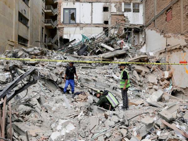 Mario Zapata y Brenda Flores viajaron a Colombia para pasar unos días de vacaciones, pero desde la mañana del terremoto sus hijos no han vuelto a tener comunicación con ellos.