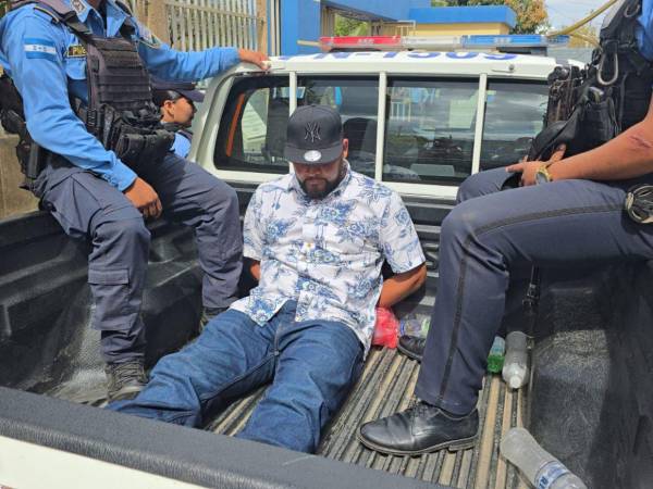 Joaquín Alvarado Bueso, de 38 años de edad, es acusado de delitos sexuales contra una menor de edad, en los Estados Unidos.