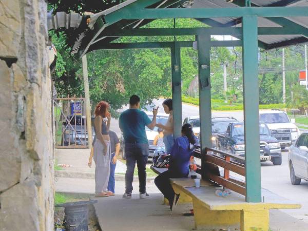 La familia de Carlos Santos, Andy Flores y Cristian Licona retiraron ayer sus cuerpos. Santos y Flores fueron llevados a Dos Caminos, de donde eran originarios.