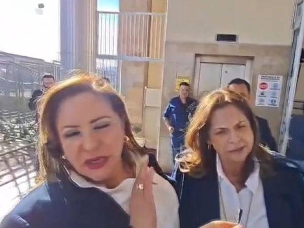 La diputada nacionalista fue impactada por lo que parece ser una bomba casera en la espalda.