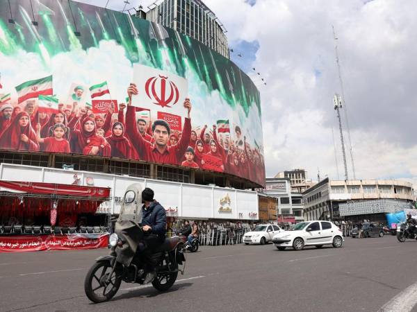Irán llamó a sus jóvenes hacer cademas humanas tras amenaza de Trump de atacar estas infraestructuras si no se reabre el Estrecho de Ormuz.