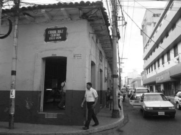 Comer esas galletas, esas viejitas y las semitas, me recuerdan a mi infancia, ya que tengo 70 años y recuerdo que mi mamá me llevaba a comprar pan con ella allí, relató hace unos años Elena Palma, clienta de la panadería Chinda Díaz.