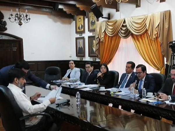 El documento de 11 páginas en el que se detallan los delitos que se le atribuyen dentro del caso fue escuchado por Johel Zelaya.