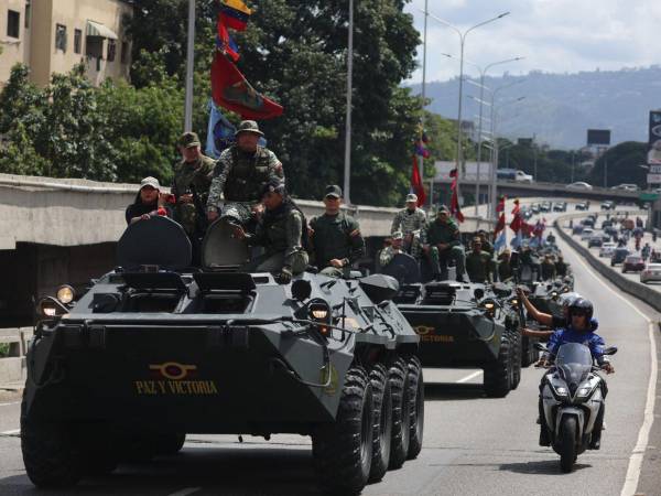 Integrantes de la Fuerza Armada Nacional Bolivariana (FANB) participan en un ejercicio militar en Venezuela.