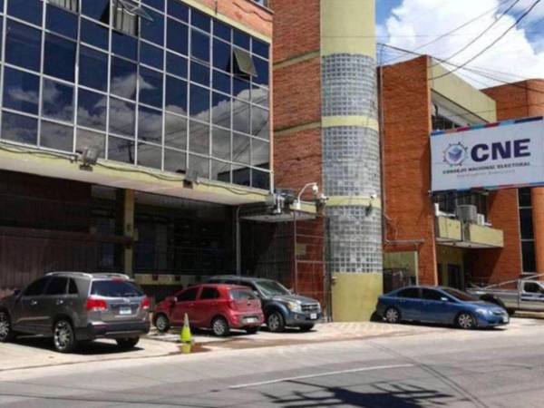 De acuerdo a la información que trascendió el Ministerio Público estaría emitiendo requerimiento fiscales a los tres consejeros del CNE por las elecciones primarias del 9 de marzo.