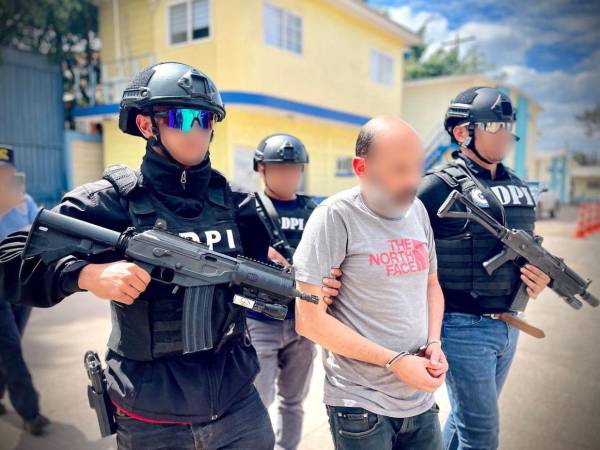 El colombiano, de 40 años, fue detenido en una de las calles principales de la capital.