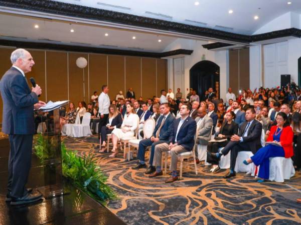 El presidente de la República, Nasry Asfura, participó en la conmemoración del Día Nacional de la Libre Competencia, donde dejó establecido que el Gobierno será facilitador de la inversión nacional y extranjera.
