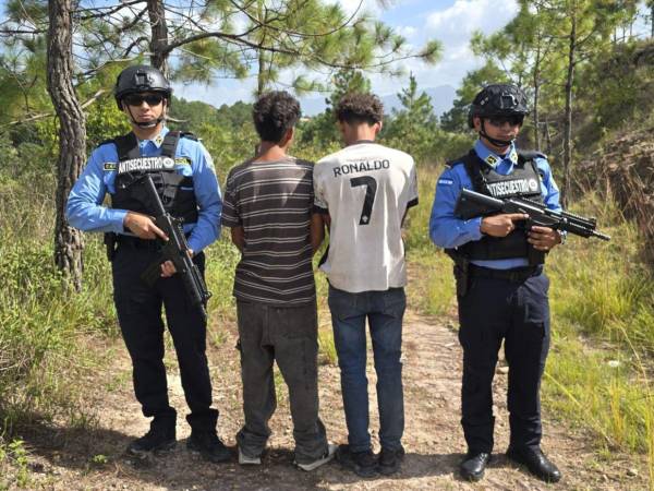 Las autoridades lograron localizar al adolescente en una zona rural de Siguatepeque, donde se encontraba junto a otro joven de 17 años. Ambos fueron encontrados sanos y salvos.
