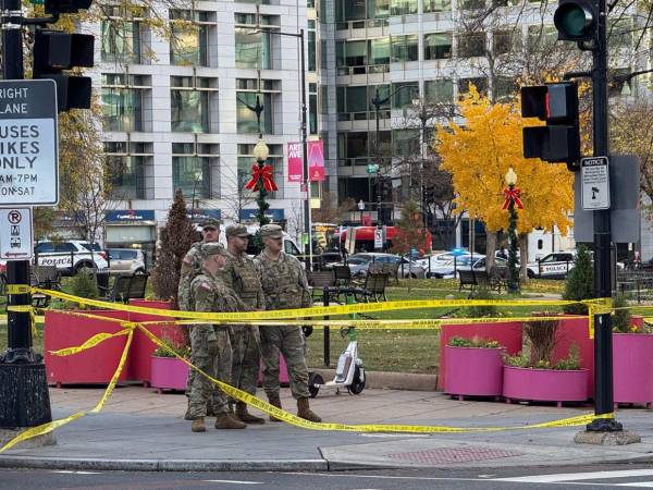 Los agentes que resultaron heridos fallecieron horas después del tiroteo.