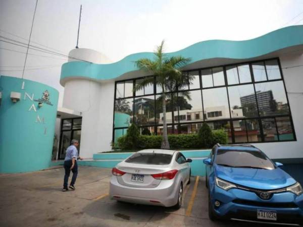 El Ministerio Público emitió un requerimiento fiscal contra Ninfa Flores, exdirectora del INAMI, así como algunos de sus familiares, quienes fueron contratados por ella.