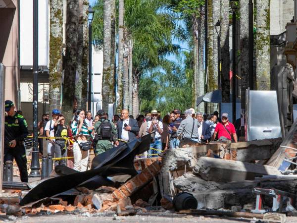 Más de 100 personas han fallecido producto del devastador terremoto que azotó a diferentes localidades del centro y oeste de Colombia.