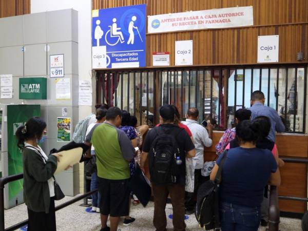 Los pacientes han tenido que reprogramar sus citas ante la suspensión de la consulta externa en los hospitales públicos de Honduras.