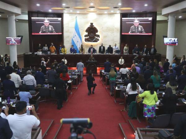 En el congreso que dirigió Luis Redondo estuvo impregnado de ambiente anárquico y de constante irrespeto a los diputados y a la Constitución de la República.