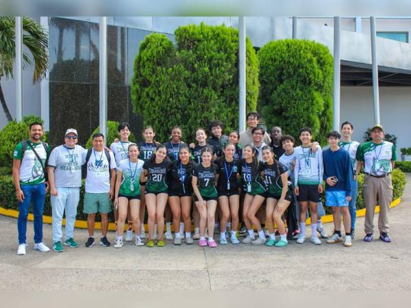 Las Wildcats y su equipo posaron ante la cámara convertidos en unos verdaderos campeones.