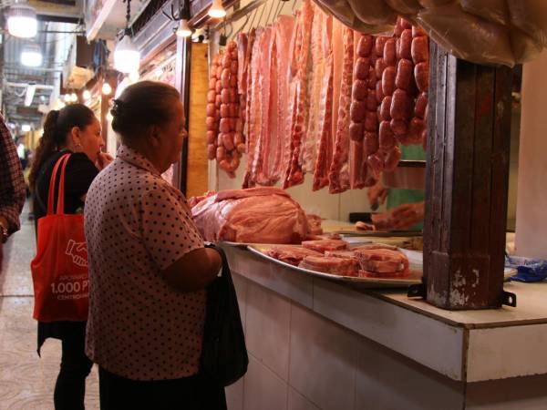 La carne de res se encuentra a 94 lempiras, mientras que en mercados como el San Isidro de Comayagüela hay precios de hasta 1,00 lempiras la libra de carne de res.