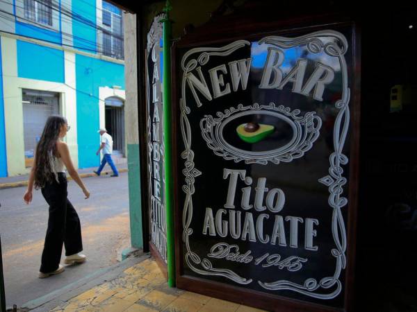 El 19 de febrero de 1945, abrió sus puertas el bar “New Age”, más conocido por los hondureños como “Tito Aguacate”, el cual ha sido visitado por todo tipo de hondureños.