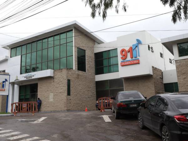 Los empleados del Sistema Nacional de Emergencias 911 esperan saber si serán despedidos sin reconocimiento de sus derechos o si obtendrán permanencia.