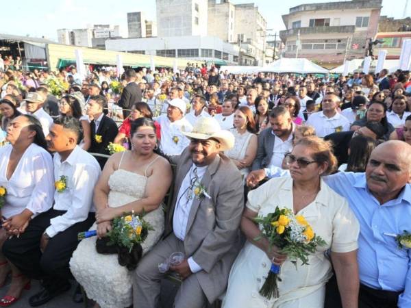 En el marco de la conmemoración del Mes de la Familia, decenas de parejas capitalinas dieron un paso importante en sus vidas al formalizar legalmente su unión durante la Gran Boda Gratuita 2026. Así se vivió el momento: