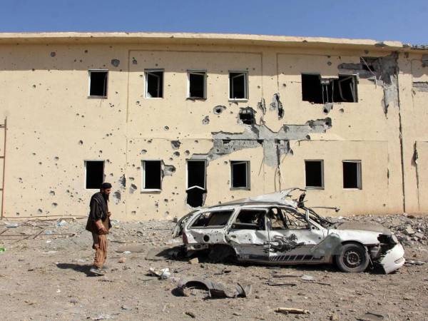 Pakistán ordenó el cierre preventivo de centros educativos en varias zonas por una amenaza de<b> atentados suicidas </b>vinculados al conflicto fronterizo con los talibanes.