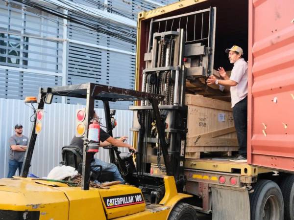 La operación de traslado se hizo de manera interinstitucional para garantizar la seguridad en su transporte desde el Puerto Cortés hasta Tegucigalpa.