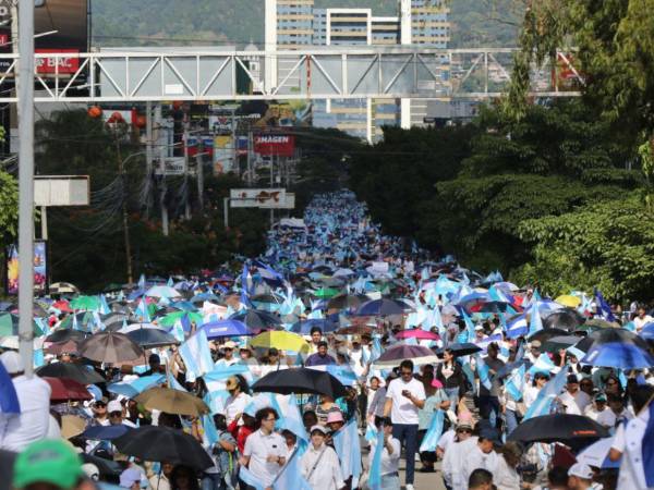 El sábado 16 de agosto de 2025 se convirtió en un día histórico para Honduras, pues miles de personas a nivel nacional se unieron a la caminata de las iglesias Católica y Evangélica en pro de la paz y la democracia. Vea las mejores fotografías a continuación.