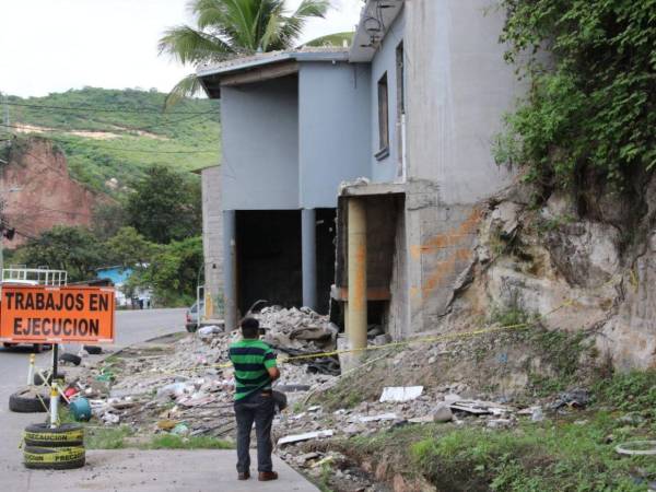 La liberación de terrenos en la salida al sur permitió comenzar la demolición de viviendas, una intervención necesaria para ampliar la carretera y mejorar el tránsito