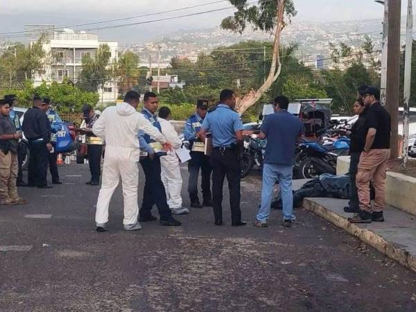 El fallecido fue identificado como Alberto Alonso Ramírez, quien a la 1 de la madrugada había sufrido un accidente de tránsito en el bulevar Comunidad Económica Europea.