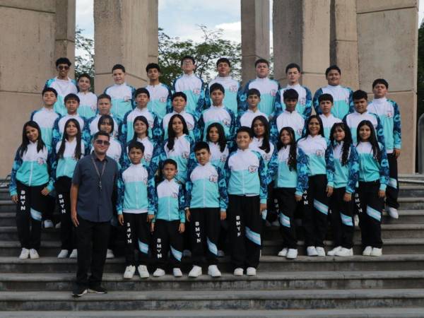 La banda marcial del Centro Básico Yave Nissi se está preparando para presentarse y dar un buen espectáculo durante el desfile del 15 de septiembre.