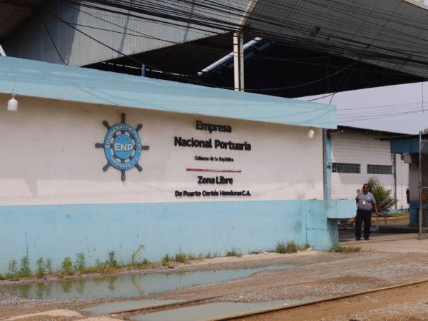 Imagen tomada afuera de la Empresa Nacional Portuaria de Puerto Cortés, Honduras.