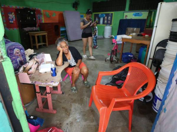 El albergue en el centro de educación básica Agustín Alonzo se habilitó para los damnificados en El Reparto.