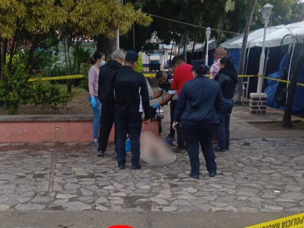 A la escena del crimen se hizo presente la familia del fallecido. La DPI realiza las indagaciones del caso.