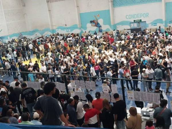 Desde tempranas horas de este domingo-30 de noviembre-, el gimnasio 2 de la Villa Olímpica registra una gran afluencia de votantes, tras la apertura de los centros de votación a las 7 a.m.