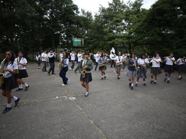 La banda marcial del Instituto Central Vicente Cáceres (ICVC) mantiene una preparación constante para las celebraciones patrias este 2025, bajo la dirección del profesor Dany Flores, quien explicó que los ensayos desde enero y se extienden hasta finales de noviembre.