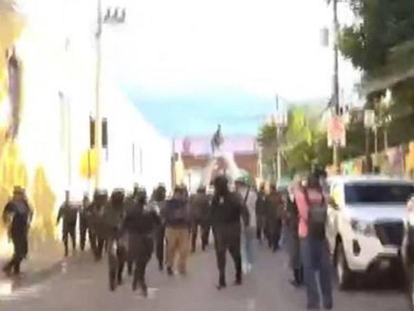 Los titulares del CNE y FFAA buscan acercamiento para evitar que se repita los impasses del 9 de marzo.