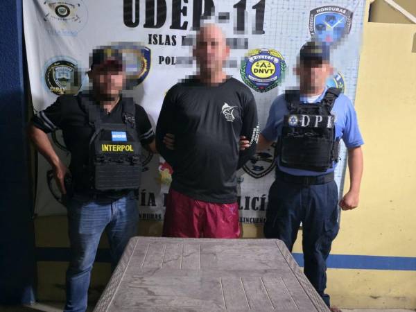 Cae guardia de seguridad por agredir a niña de siete años en comercio de Roatán.