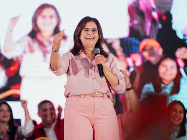 Rixi Moncada es la candidata presidencial de Libertad y Refundación (Libre).