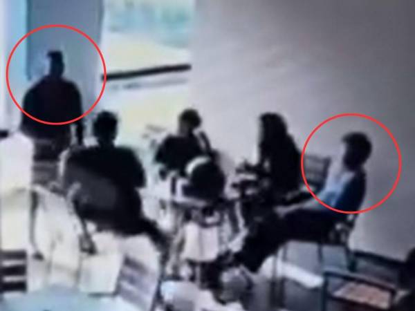 Un joven fue asesinado recientemente a plena luz del día en una plaza comercial de Los Pinos.
