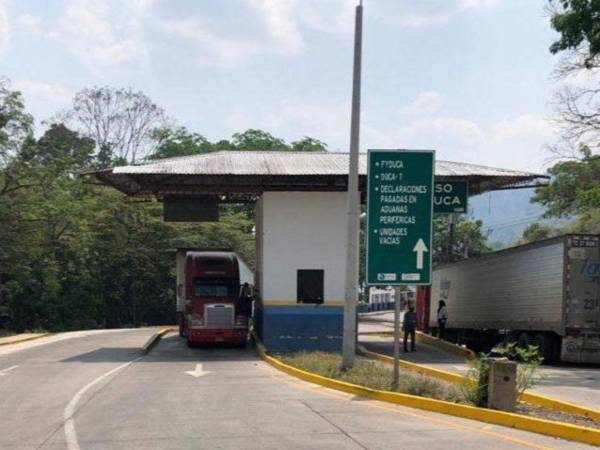 Ehrler detalló que solo en la primera jornada nocturna más de 80 personas cruzaron por el punto integrado, incluyendo al menos dos grupos de turismo.