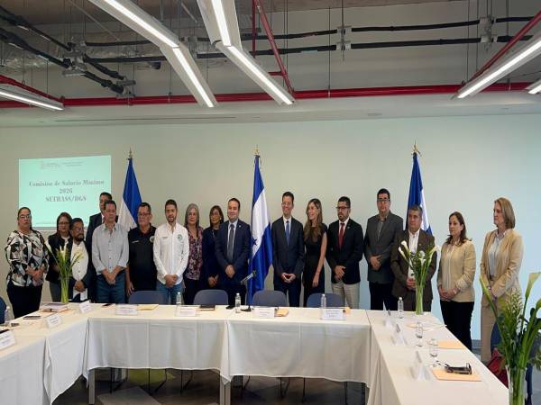 Una vez que fueron juramentados los delegados de la comisión tripartita del salario mínimo se convocó a reunión para el 25 de febrero.