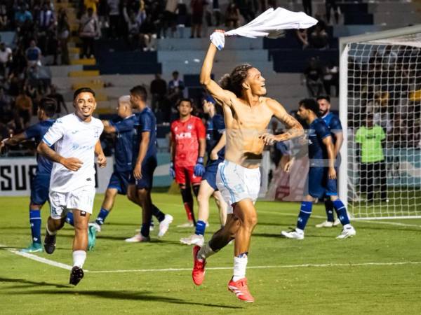 Jon Z hondureño anotó dos tantos en el triunfo sobre los 'pinolero'.