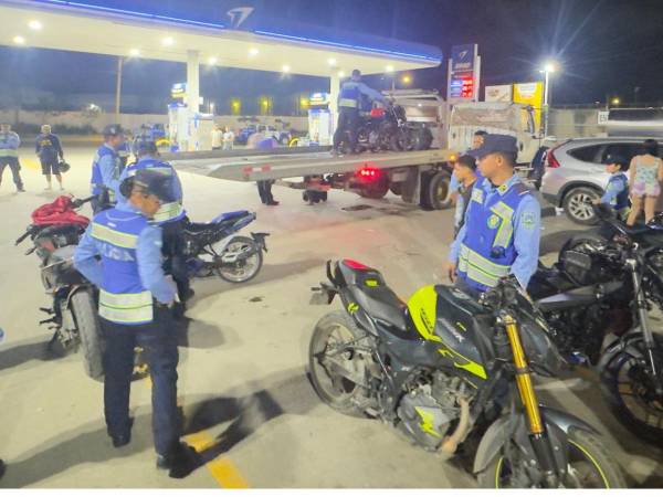 Los agentes de la DNVT hicieron su trabajo al decomisarl las motocicletas que participaron en carreras clandestinas e ilícitas.