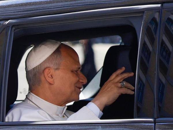 En pocas horas, la Iglesia Católica ha pasado de tener un papa joven y deportista a un pontífice al que han operado de un tumor cancerígeno y extirpado el lóbulo inferior del pulmón derecho, un episodio que irrumpe en su todavía corto pontificado y cuyo impacto todavía es una incógnita.