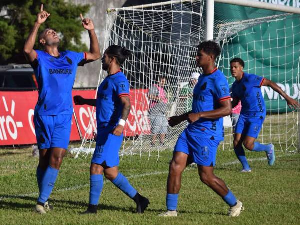 Eddie Hernández se estrenó como goleador con el Municipal de Guatemala.