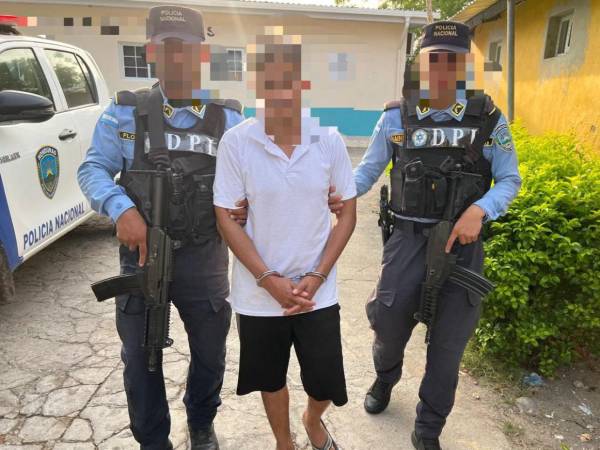 El hombre de 40 años de edad fue identificado únicamente con el alias de El Cholo.
