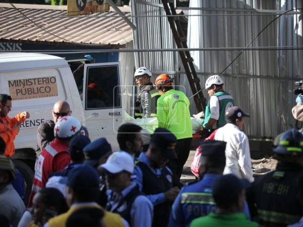 Los primeros cadáveres ya fueron trasladados hasta la morgue capitalina.