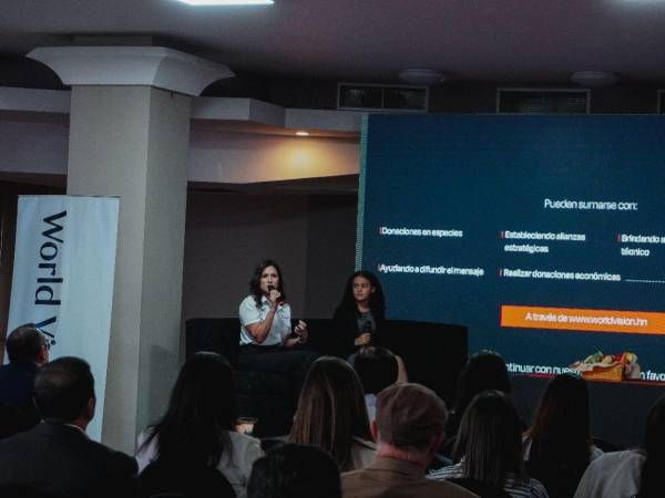 Eva Nazar, gerente de Incidencia de World Visión Honduras, expuso las formas en cómo los diferentes sectores pueden contribuir con la campaña en favor de la niñez hondureña.